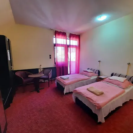 Laci Maganszallashely Homestay *