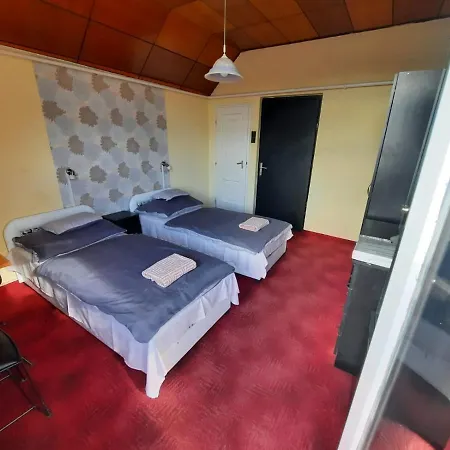Laci Maganszallashely Homestay Debrecen