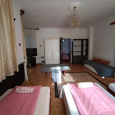 Laci Maganszallashely Homestay
