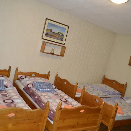 Laci Maganszallashely Homestay *
