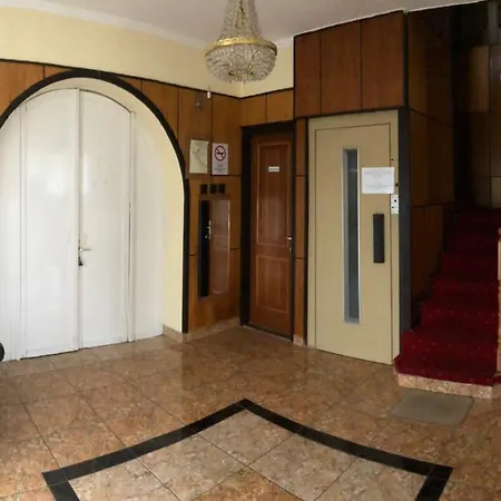 Laci Maganszallashely Homestay *
