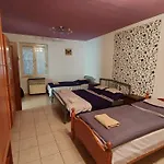 Δωμάτια σε οικογενειακή κατοικία Laci Szallashely