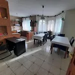 Laci Szallashely Δωμάτια σε οικογενειακή κατοικία *