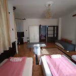 Laci Szallashely Δωμάτια σε οικογενειακή κατοικία