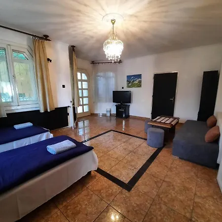 Laci Maganszallashely