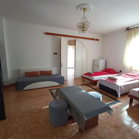 Laci Maganszallashely *